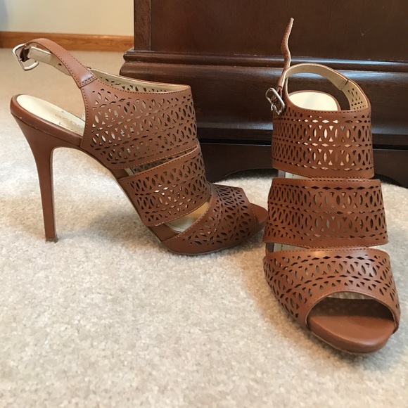 Bcbg heels - Picture 2 of 5